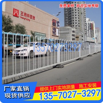 廠家生產(chǎn)廣州市政道路護欄 深圳路中